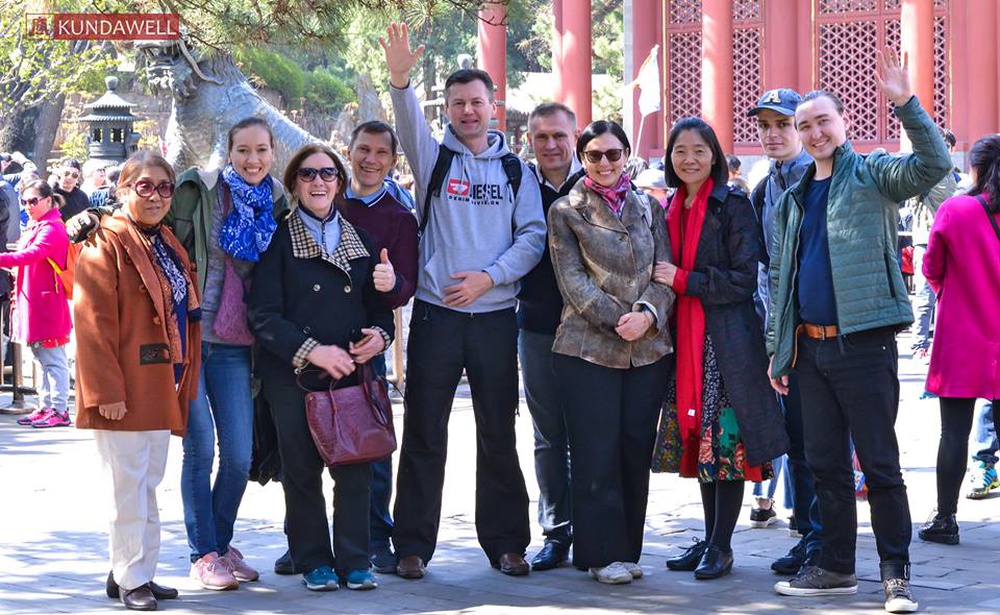 На экскурсии. Летний дворец императора