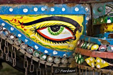 Painting-on-lorry-pakistan.jpg