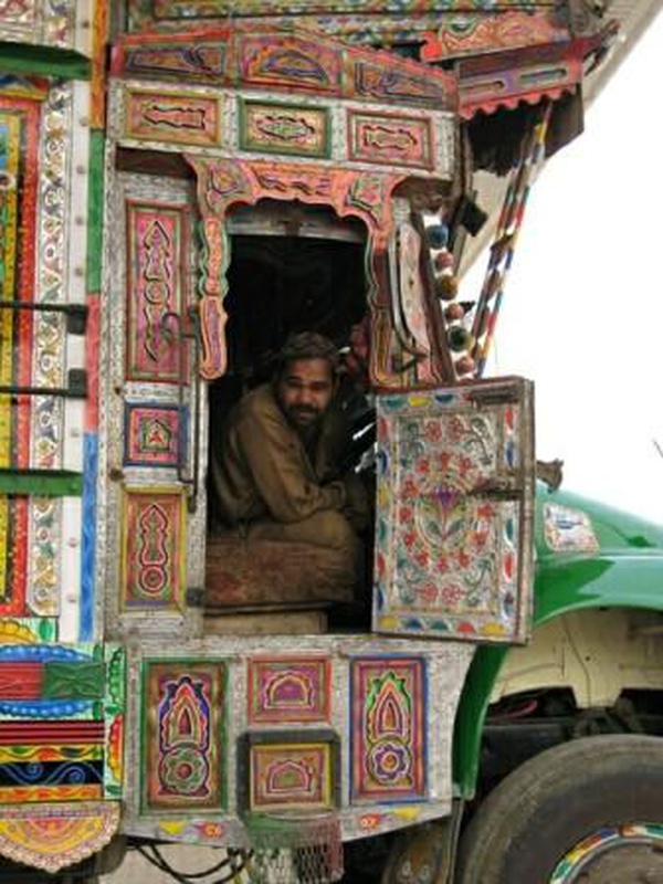 painted-truck-pakistan.jpg