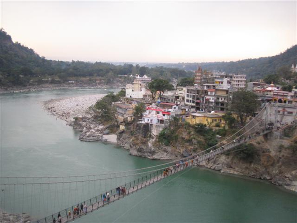 lakshman_jhula_1_small.jpg