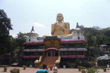 Шри. Храм Будды.
