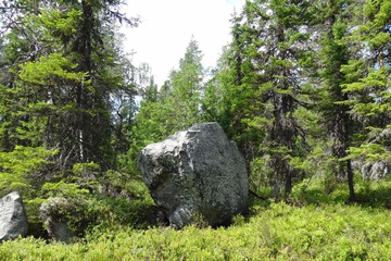 Валуны при подходе к священной горе Воттовааре
