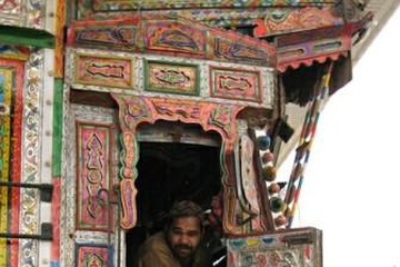 painted-truck-pakistan.jpg