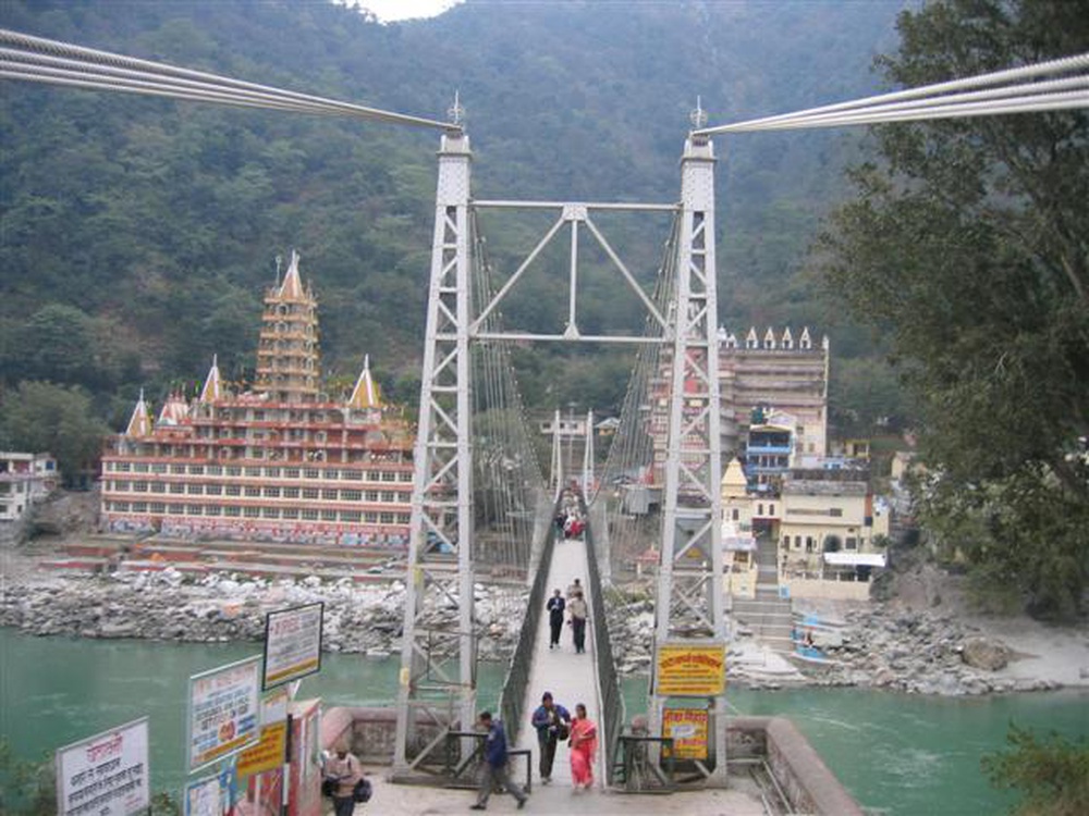 lakshman_jhula_4_small.jpg